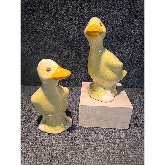 Vintage Treasure Craft Yellow Speckled Pottery Ducks Salt & Pepper Shakers Duck - Picture 1 of 10